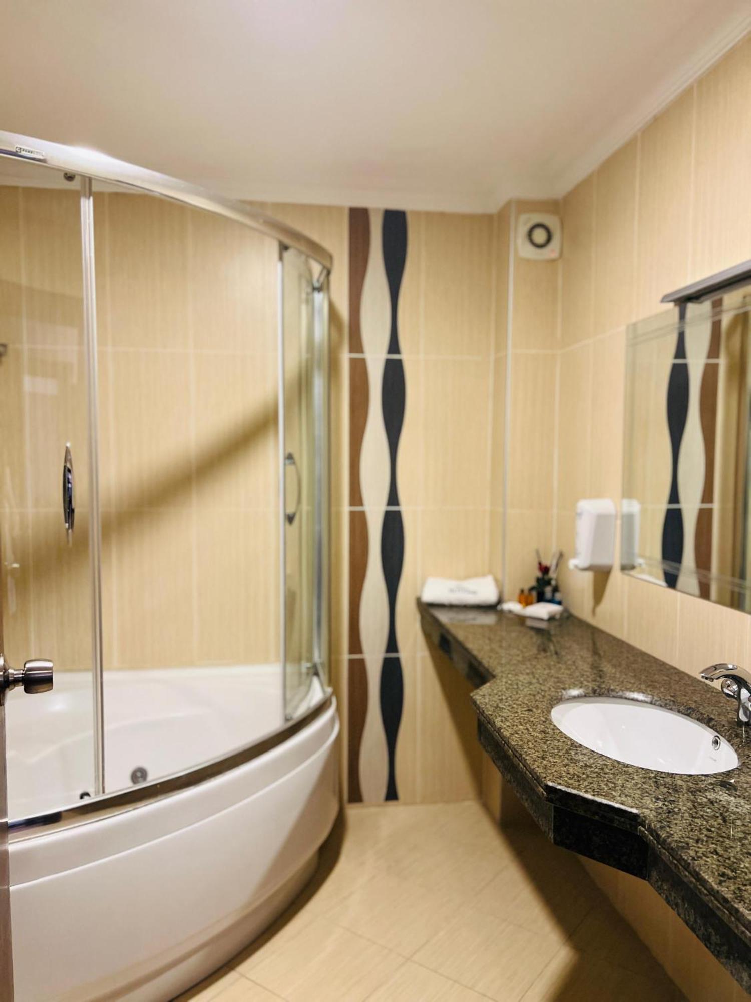 Bm Hotel City 萨姆松 外观 照片